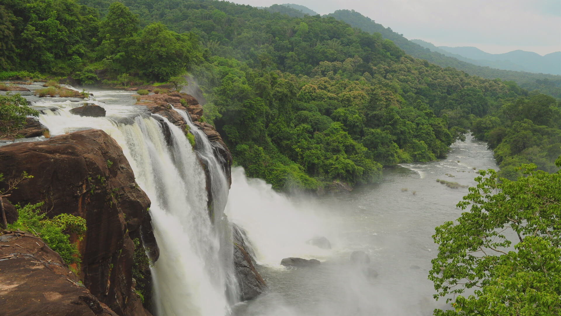 kerala-athirapally-waterfalls